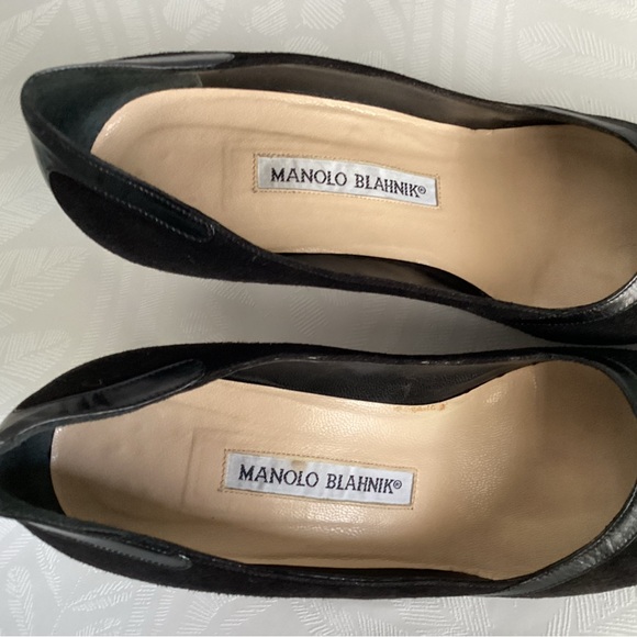 Manolo Blahnik Suede and Leather Pumps, Size 37 (6.5 US) - Picture 9 of 10